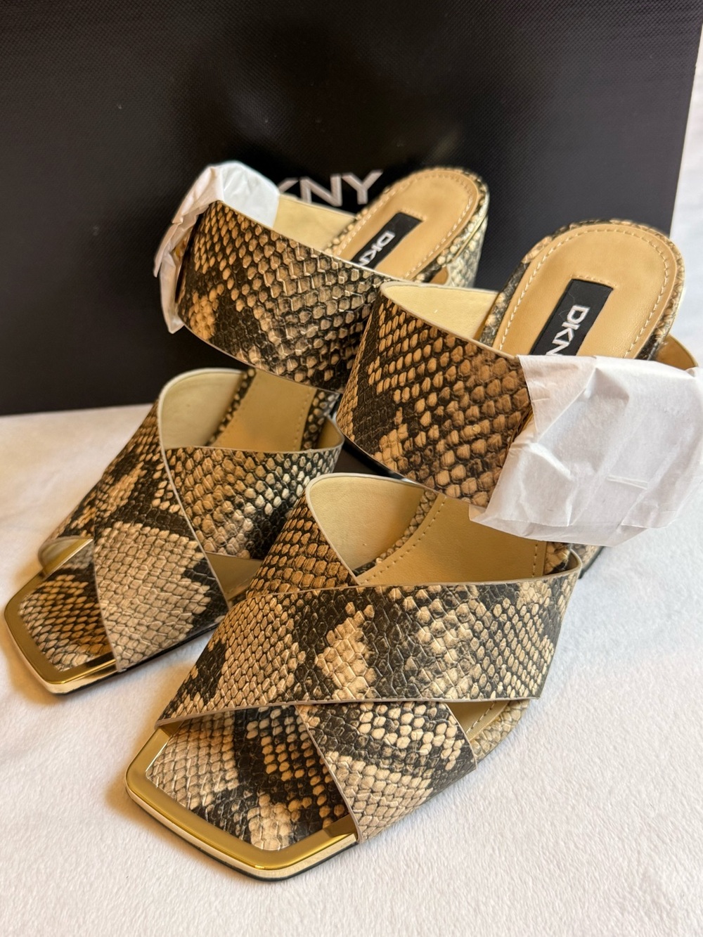 DKNY Lake Snake Embossed Leather Buckle Sandals Sz7 BNIB